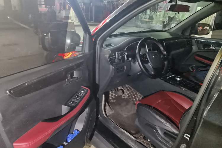Used SWM G05 2022 PRO 1.5T DCT Elite 7-seater Interior 3