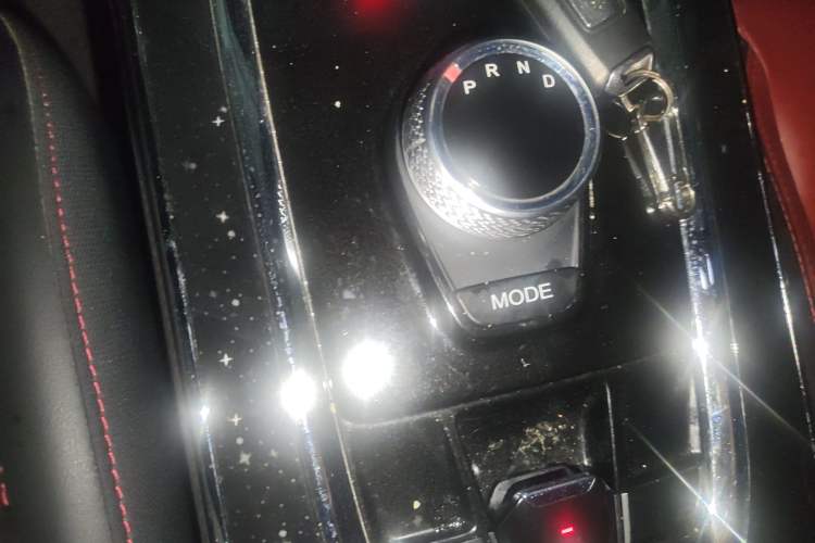 Used SWM G05 2022 PRO 1.5T DCT Luxury Model 7 Seats Gear Lever
