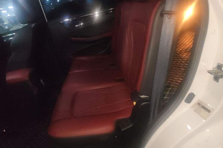 Used SWM G05 2022 PRO 1.5T DCT Luxury Model 7 Seats Left Rear Seat