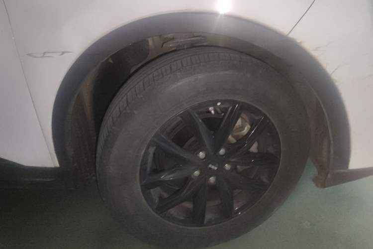 Used SWM G05 2022 PRO 1.5T DCT Luxury Model 7 Seats Right Front Wheel Hub