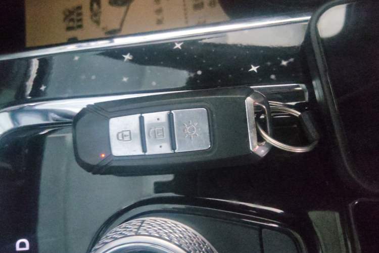 Used SWM G05 2022 PRO 1.5T DCT Luxury Model 7 Seats Vehicle Key