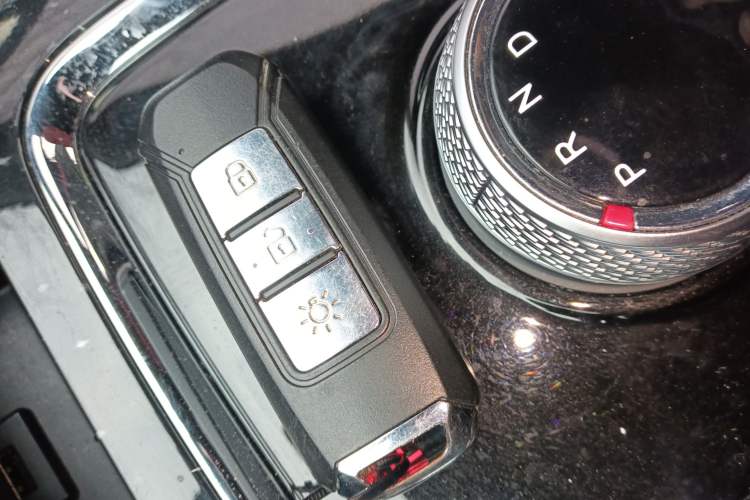 Used SWM G05 2022 PRO 1.5T DCT Luxury Model 7 Seats Vehicle Key