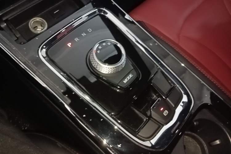 Used SWM G05 2023 PRO 1.5T DCT Luxury 7-seater Gear Lever