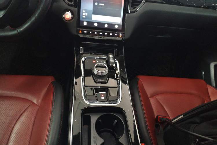 Used SWM G05 2023 PRO 1.5T DCT Luxury 7-seater Gear Lever
