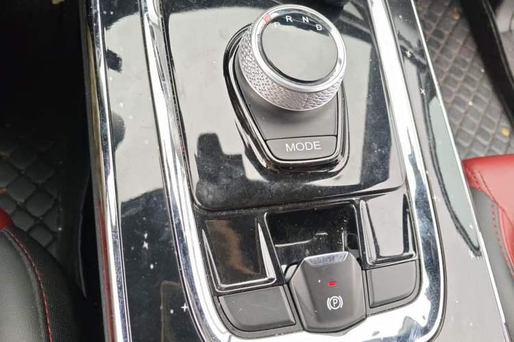Used SWM G05 2023 PRO 1.5T DCT Luxury 7-seater Gear Lever