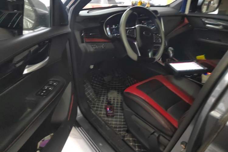 Used SWM Iron Man 2021 1.5T Automatic Golden Edition Interior 3