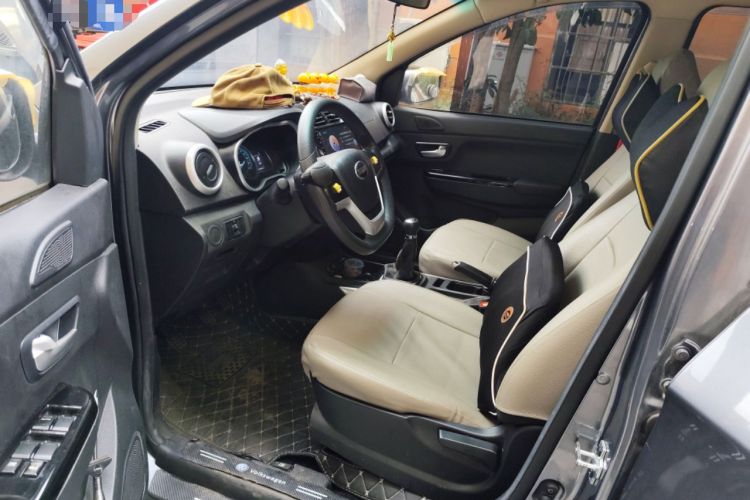 Used SWM X2 2021 1.5L Manual Business Version 7 Seats Driver Seat