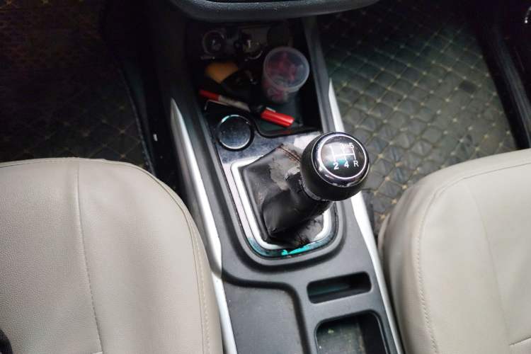 Used SWM X2 2021 1.5L Manual Business Version 7 Seats Gear Lever