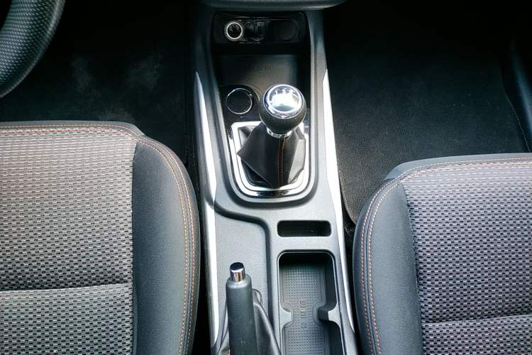 Used SWM X2 2021 1.5L Manual Business Version 7 Seats Gear Lever