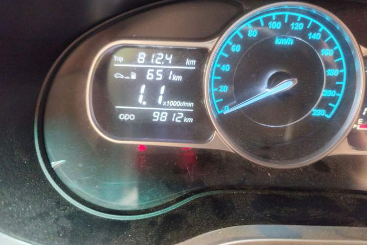 Used SWM X2 2021 1.5L Manual Business Version 7 Seats Odometer Close Up