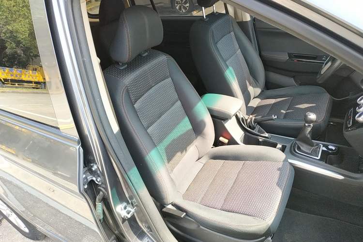 Used SWM X2 2021 1.5L Manual Business Version 7 Seats Right Front Seat