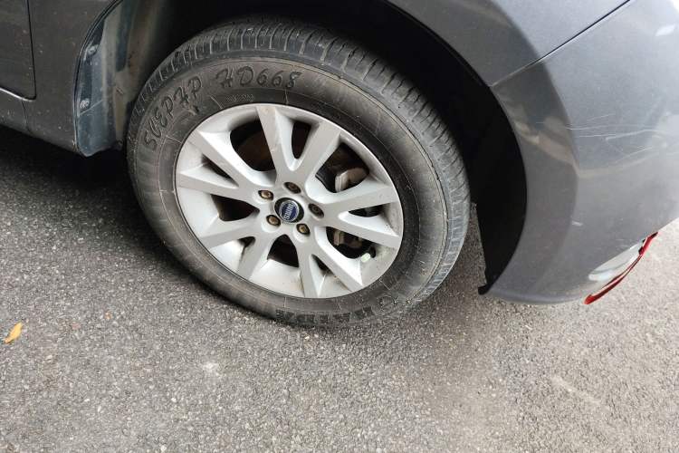 Used SWM X2 2021 1.5L Manual Business Version 7 Seats Right Front Wheel Hub
