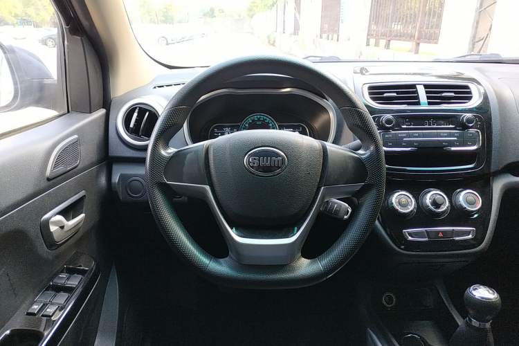 Used SWM X2 2021 1.5L Manual Business Version 7 Seats Steering Wheel