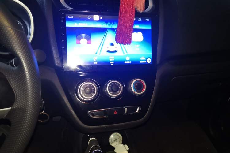 Used SWM X2 2021 1.5L Manual Business Version 7 Seats Audio And AC Panel