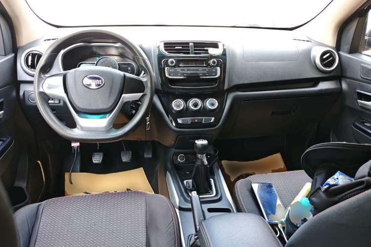 Used SWM X2 2021 1.5L Manual Business Edition 5 Seats Center Console