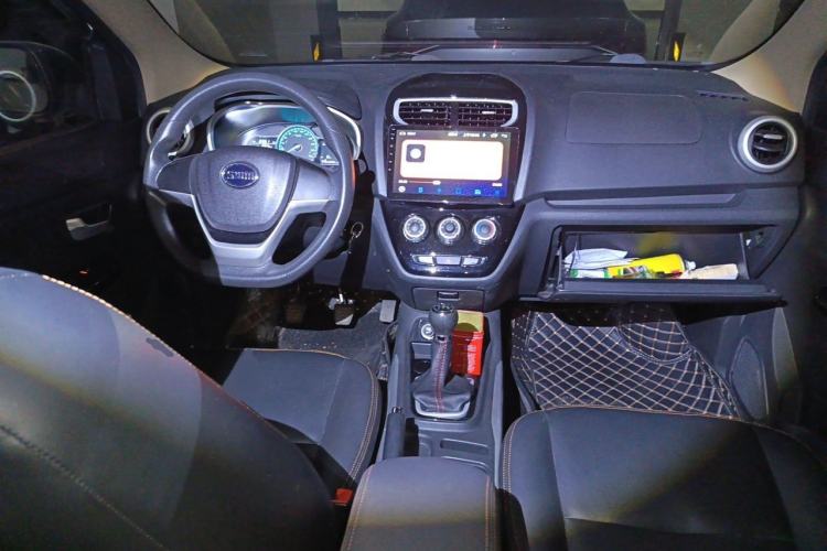 Used SWM X2 2021 1.5L Manual Business Version 7 Seats Center Console