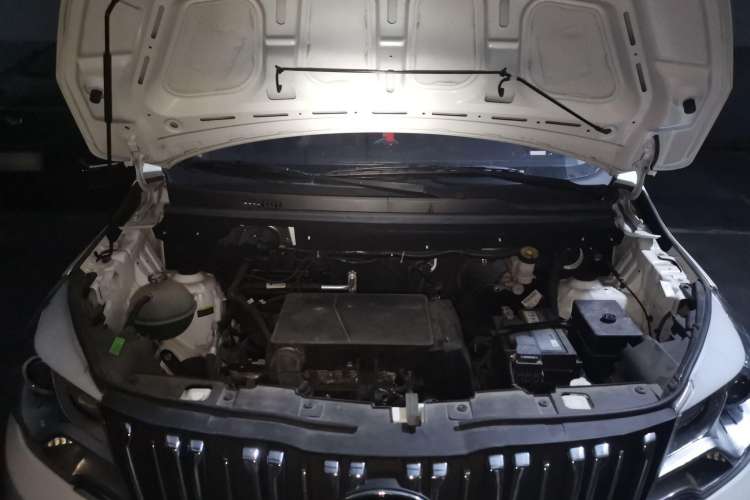 Used SWM X2 2021 1.5L Manual Business Version 7 Seats Engine Bay