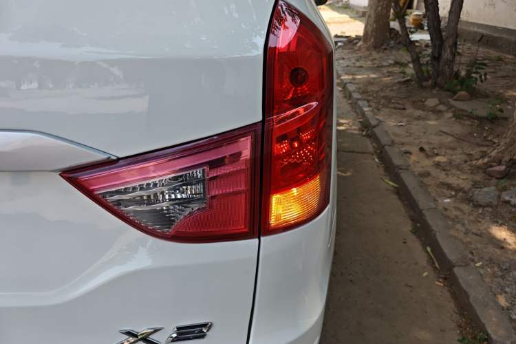 Used SWM X2 2021 1.5L Manual Business Edition 5 Seats Exterior 6