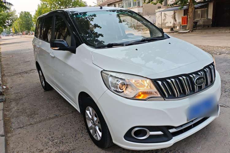 Used SWM X2 2021 1.5L Manual Business Edition 5 Seats Front Right 45 Deg