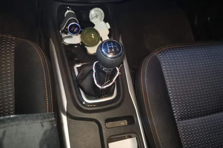 Used SWM X2 2021 1.5L Manual Business Version 7 Seats Gear Lever