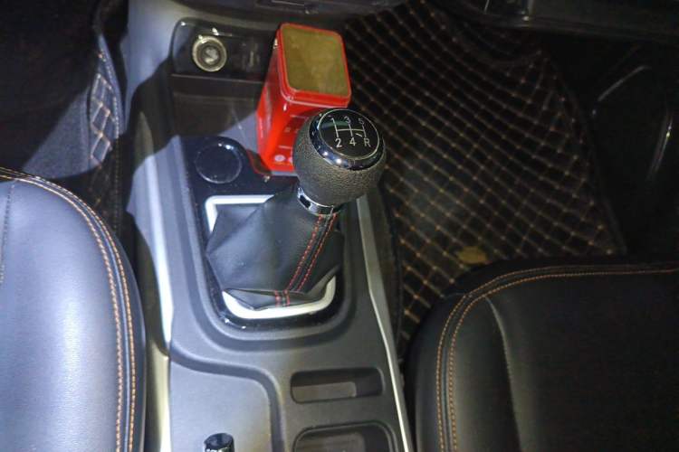 Used SWM X2 2021 1.5L Manual Business Version 7 Seats Gear Lever