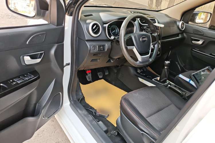 Used SWM X2 2021 1.5L Manual Business Edition 5 Seats Interior 3