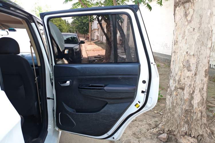 Used SWM X2 2021 1.5L Manual Business Edition 5 Seats Interior 6