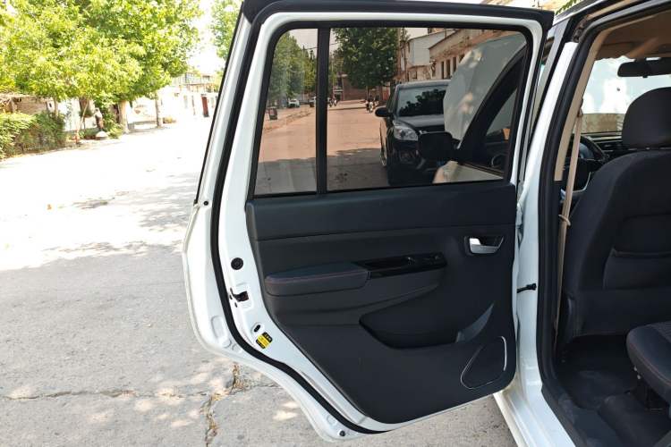Used SWM X2 2021 1.5L Manual Business Edition 5 Seats Interior 8
