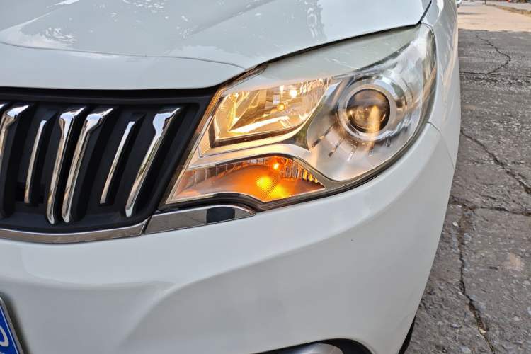 Used SWM X2 2021 1.5L Manual Business Edition 5 Seats Left Front Headlight