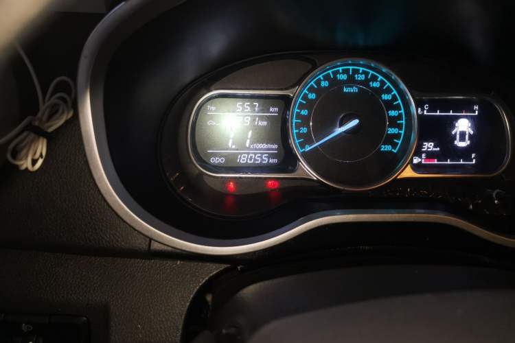 Used SWM X2 2021 1.5L Manual Business Version 7 Seats Odometer Close Up