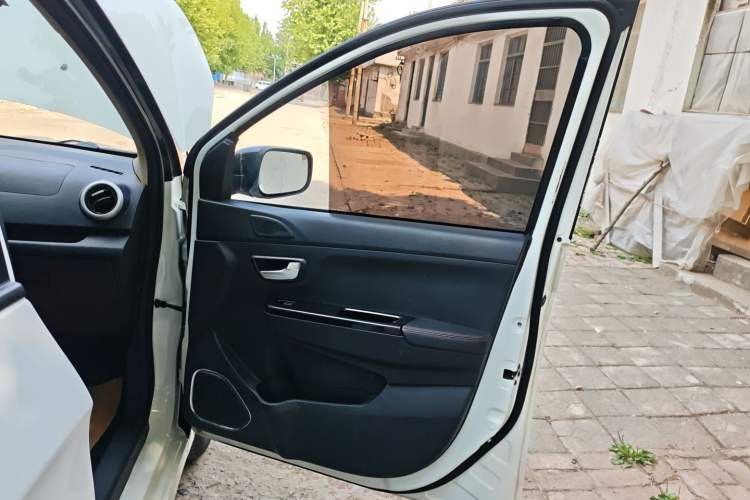 Used SWM X2 2021 1.5L Manual Business Edition 5 Seats Right Front Door Interior