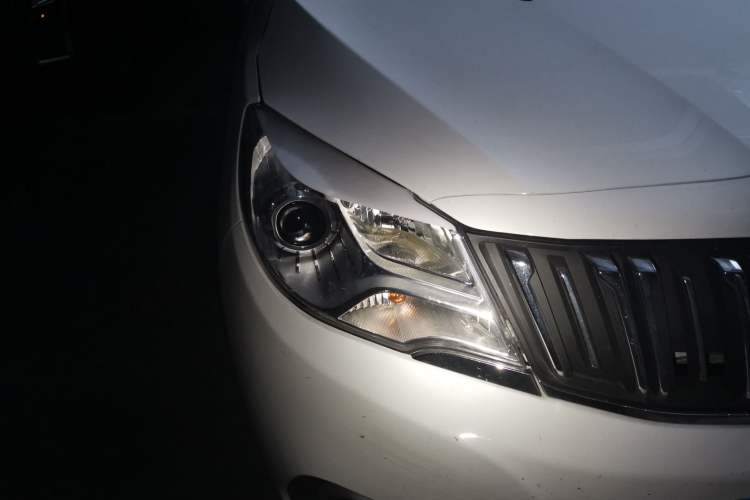 Used SWM X2 2021 1.5L Manual Business Version 7 Seats Right Front Headlight