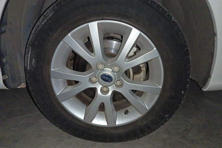 Used SWM X2 2021 1.5L Manual Business Version 7 Seats Right Front Wheel Hub