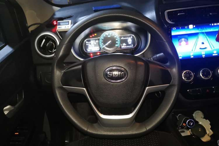 Used SWM X2 2021 1.5L Manual Business Version 7 Seats Steering Wheel