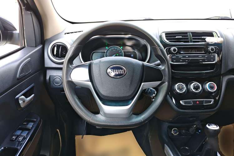 Used SWM X2 2021 1.5L Manual Business Edition 5 Seats Steering Wheel