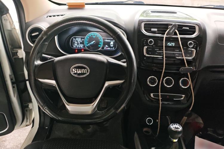 Used SWM X2 2021 1.5L Manual Business Edition 5 Seats Steering Wheel
