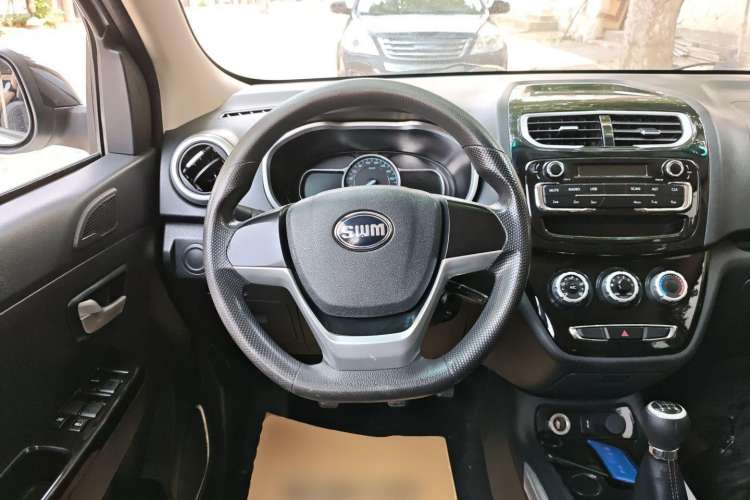 Used SWM X2 2021 1.5L Manual Business Edition 5 Seats Steering Wheel