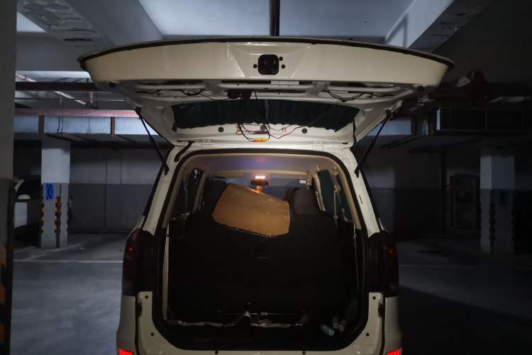 Used SWM X2 2021 1.5L Manual Business Version 7 Seats Trunk