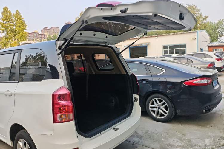 Used SWM X2 2021 1.5L Manual Business Edition 5 Seats Trunk