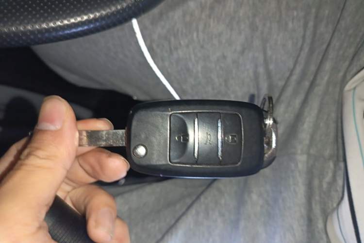 Used SWM X2 2021 1.5L Manual Business Version 7 Seats Vehicle Key
