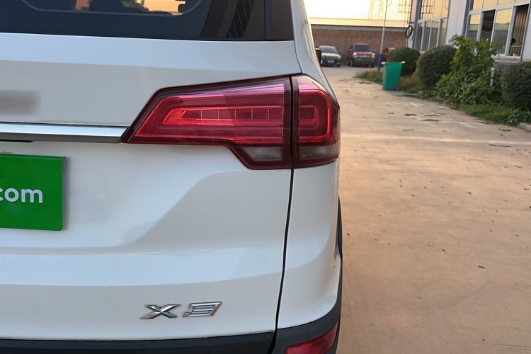 Used SWM X3 2020 1.5L Manual Value Edition 7 Seats Exterior 10