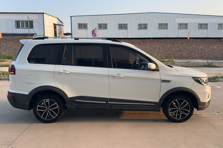 Used SWM X3 2020 1.5L Manual Value Edition 7 Seats Exterior 3