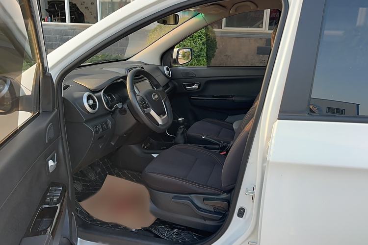 Used SWM X3 2020 1.5L Manual Value Edition 7 Seats Interior 1