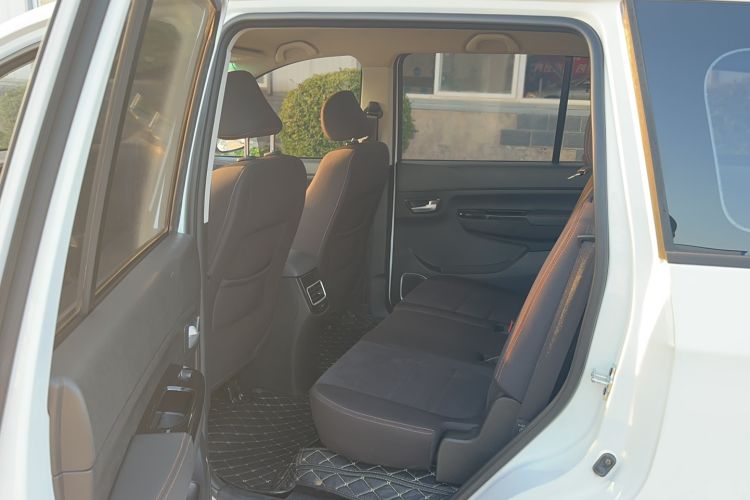 Used SWM X3 2020 1.5L Manual Value Edition 7 Seats Interior 2