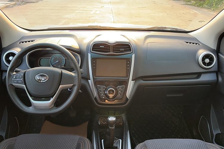 Used SWM X3 2020 1.5L Manual Value Edition 7 Seats Interior 3