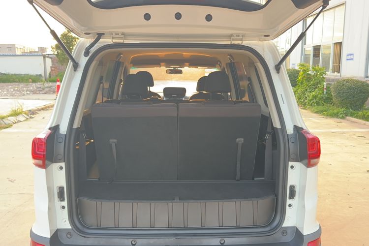 Used SWM X3 2020 1.5L Manual Value Edition 7 Seats Interior 4