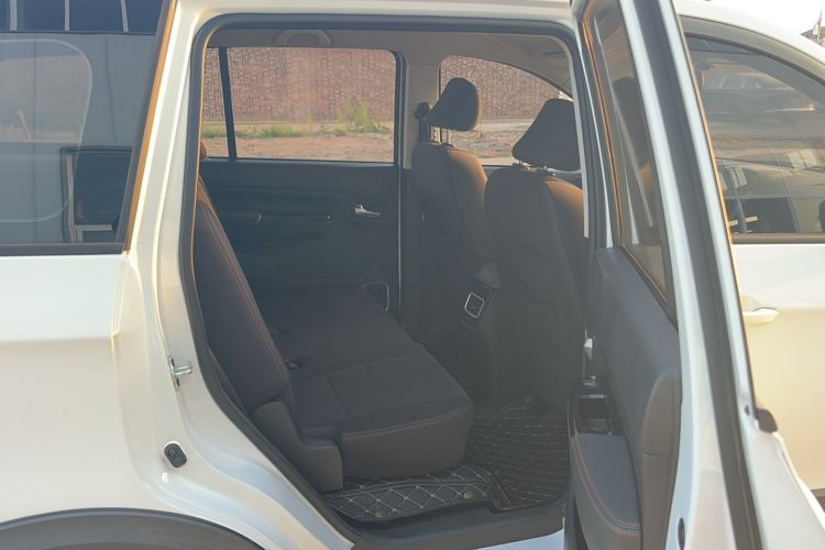Used SWM X3 2020 1.5L Manual Value Edition 7 Seats Interior 5
