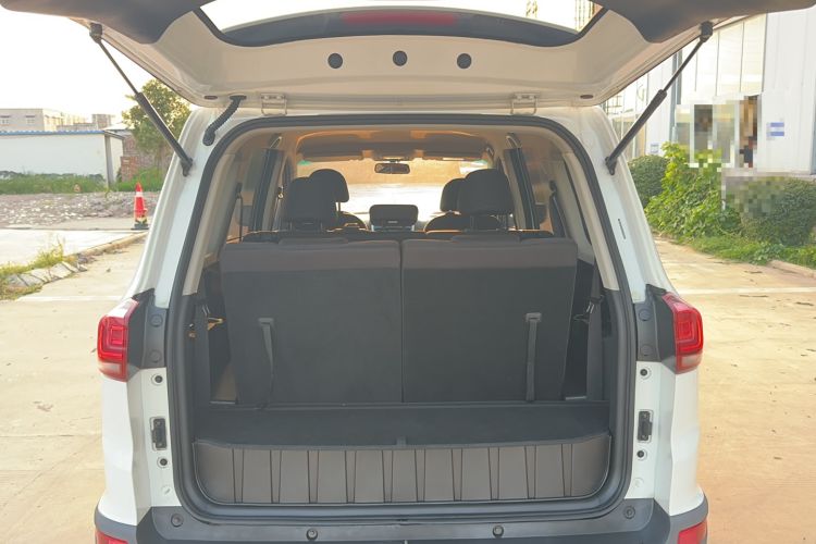 Used SWM X3 2020 1.5L Manual Value Edition 7 Seats Trunk