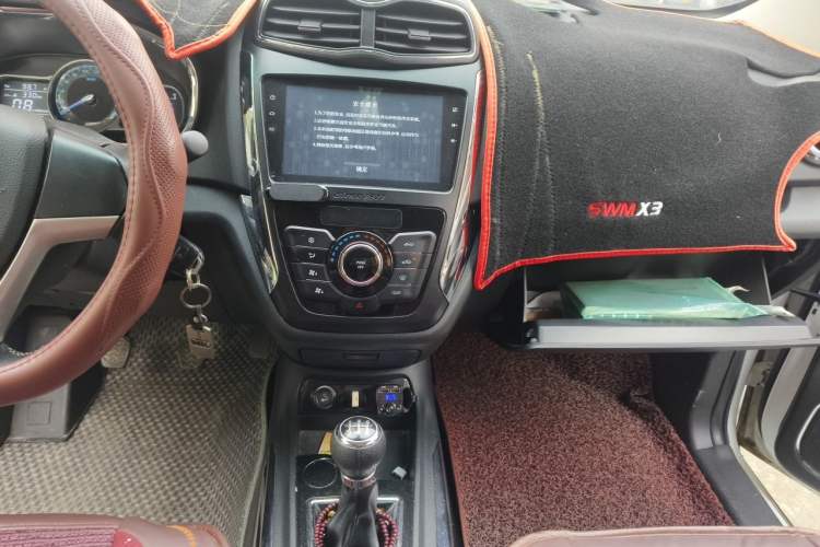 Used SWM X3 2017 1.5T Manual Fashion Model Audio And AC Panel