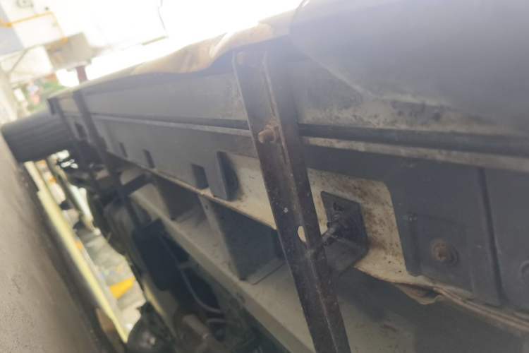 Used SWM X3 2017 1.5T Manual Fashion Model Chassis Front Right